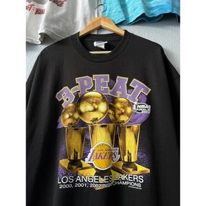 LA Lakers 3 Peat Vintage Trophy Tee Shirt